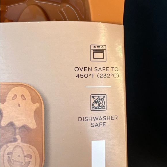 Crofton Halloween Cakelet Pan - Picture 3 of 3